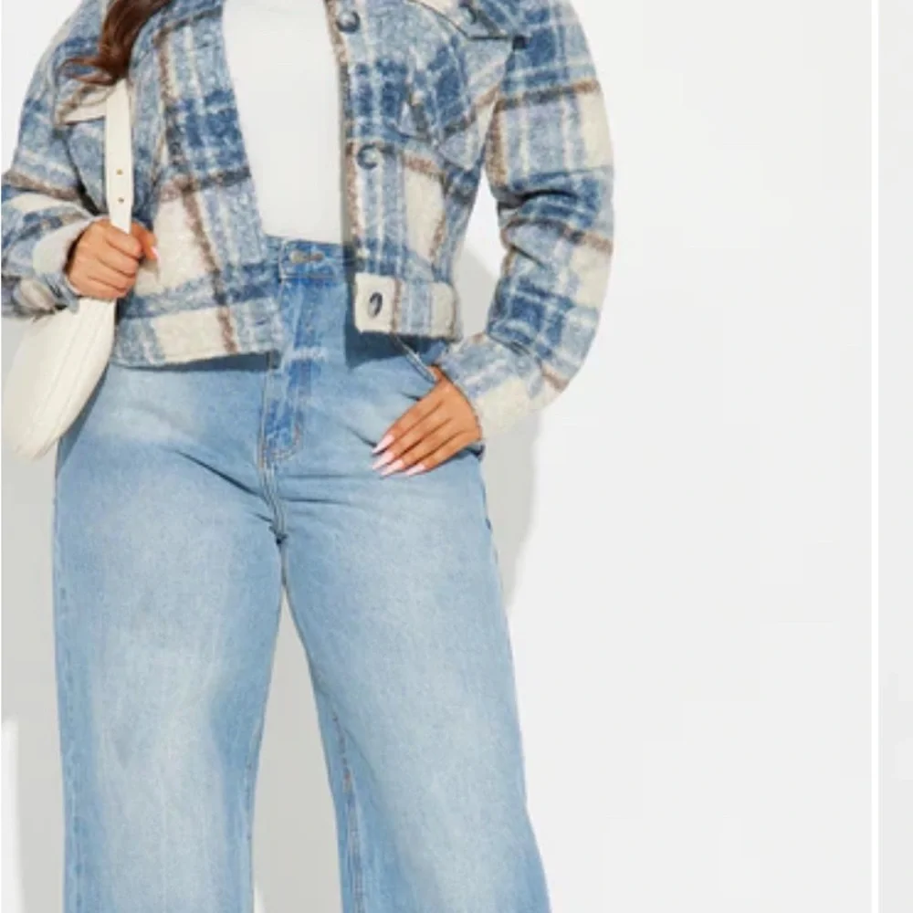 🔥Plaid Blue and White Women's Jacket- Actual color is the first 4 photos. - Picture 3 of 5